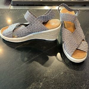 Bernie Mev Silver Espadrille Slingback sandals sz 37